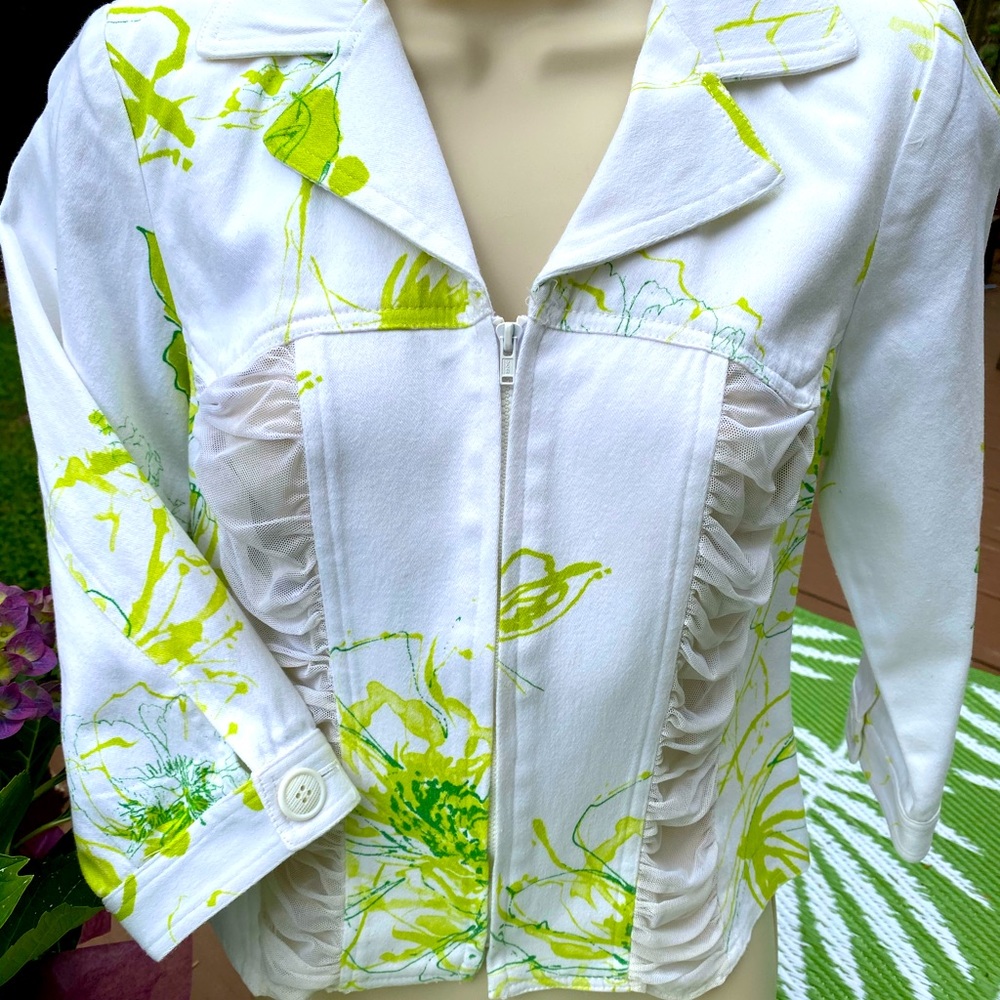 Beautiful white and green floral Victoria Pappas